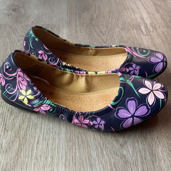 Serra Memory Foam Floral Ballet Flats - Picture 4 of 10